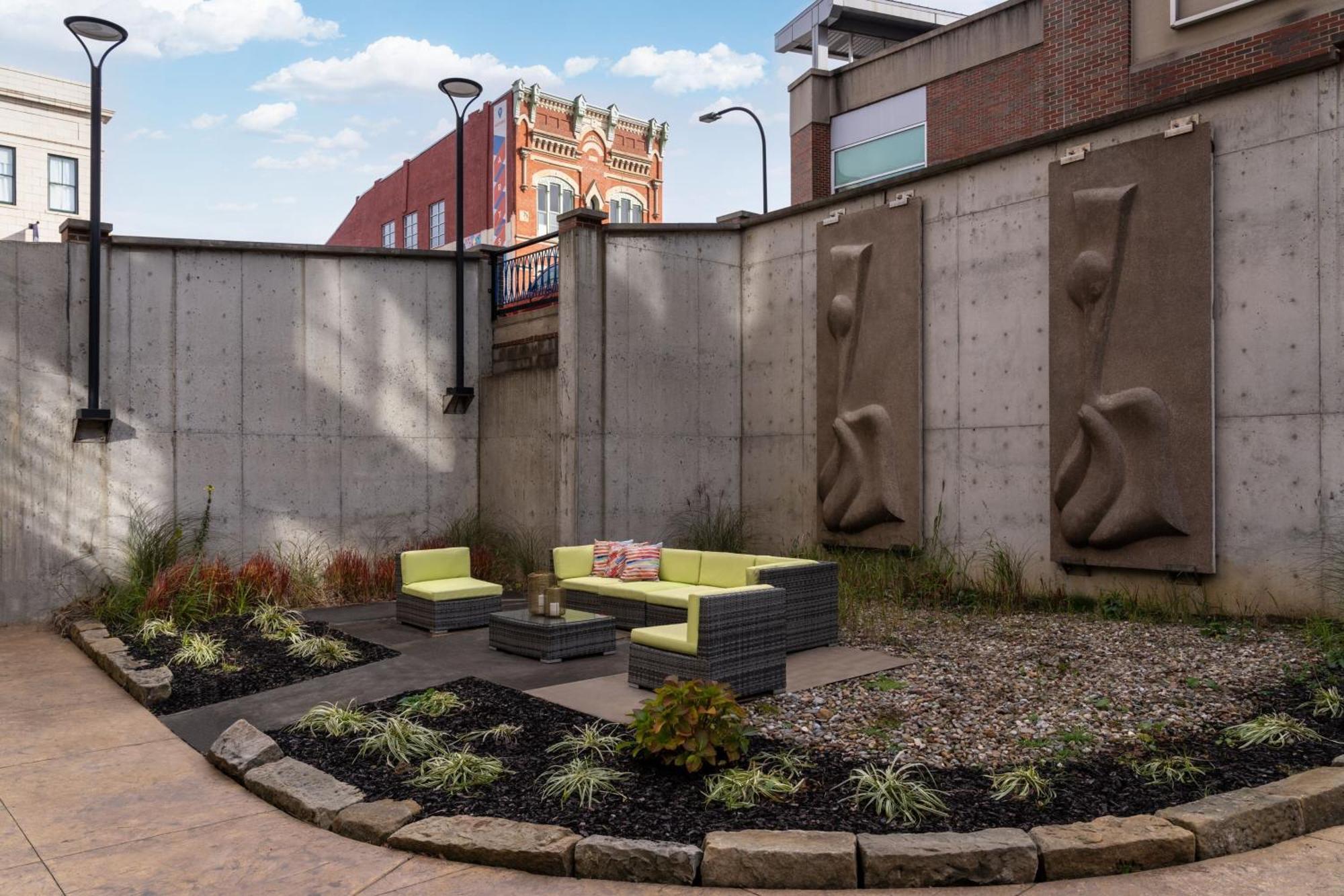 Blu-Tique, Akron, A Tribute Portfolio Hotel 外观 照片