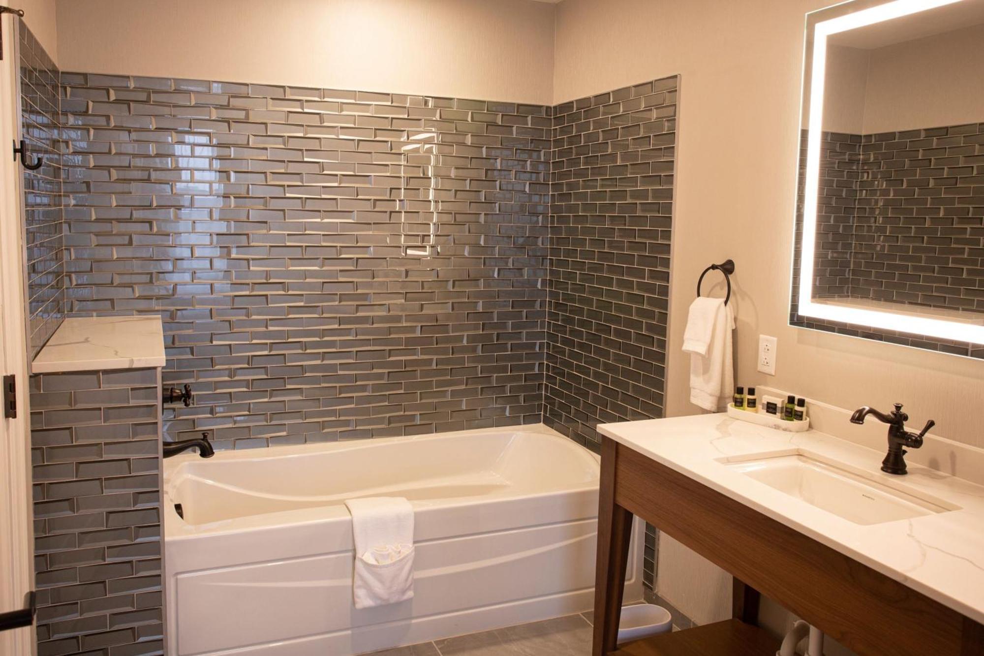 Blu-Tique, Akron, A Tribute Portfolio Hotel 外观 照片