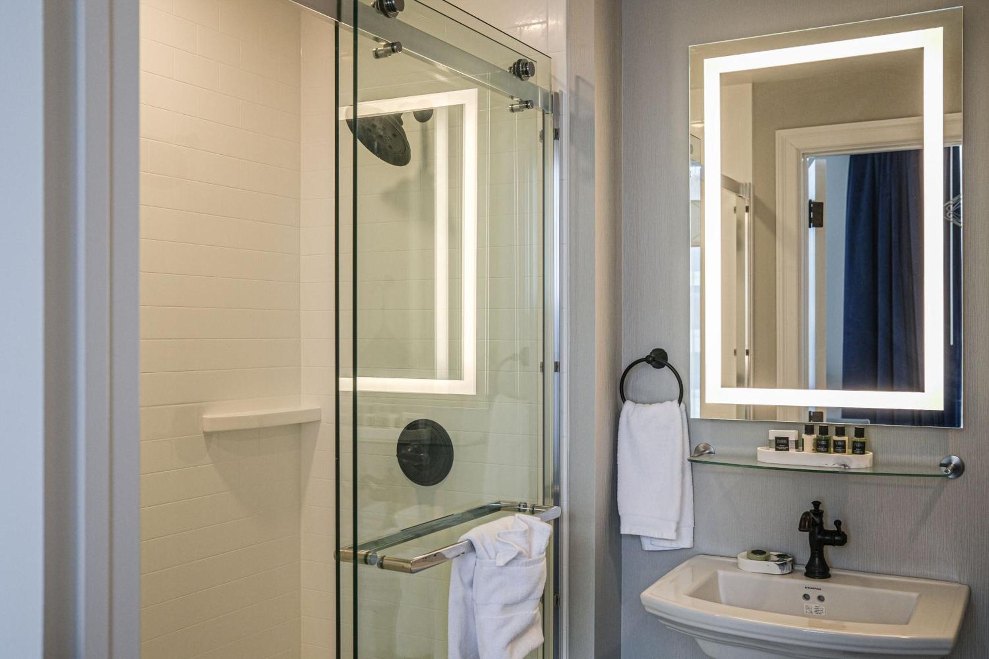 Blu-Tique, Akron, A Tribute Portfolio Hotel 外观 照片